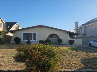 17930 Lakeview Dr, Victorville, CA 92395
