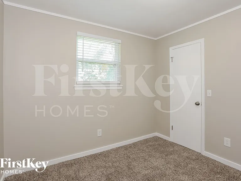 1047 Cove Landing Dr — Photo 14