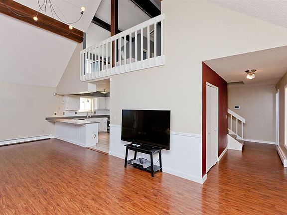 5th image of 617 W Indian Creek Dr