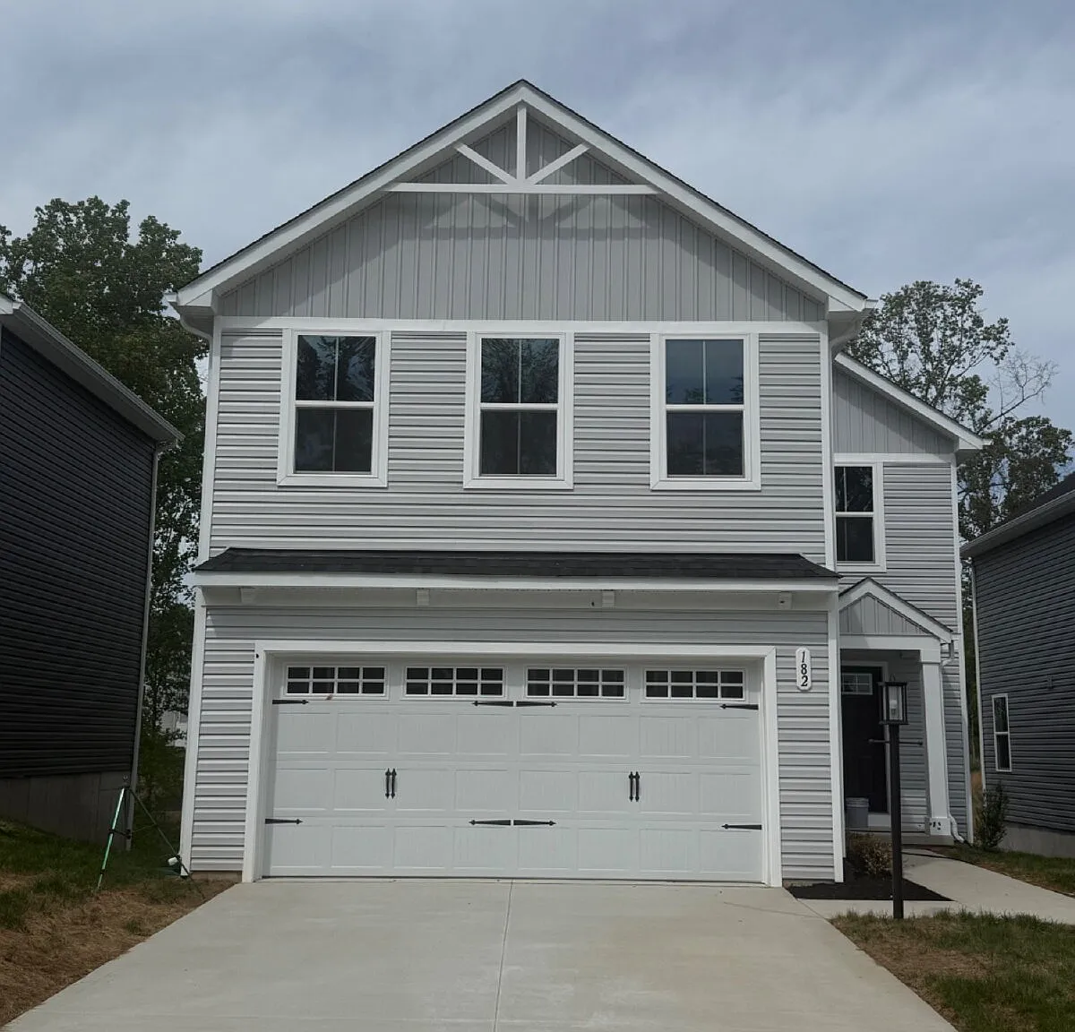 4 bed, 2.5 bath, 1660 sqft, $2,350 — Photo 1