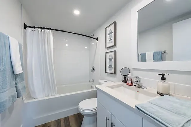 Oak Tower Apartments — Photo 4