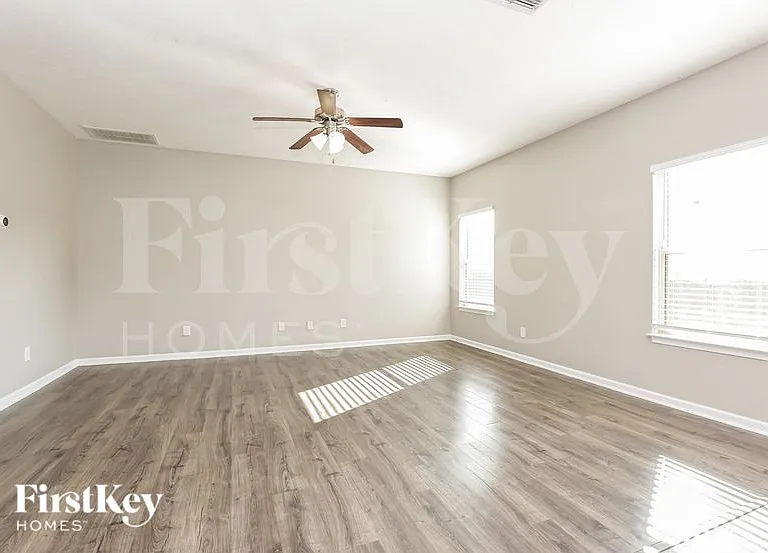 805 Avatar Ct — Photo 3