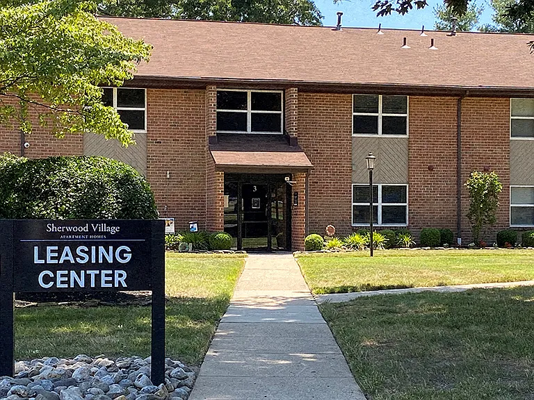 Sherwood Village Apartment Homes — Photo 19