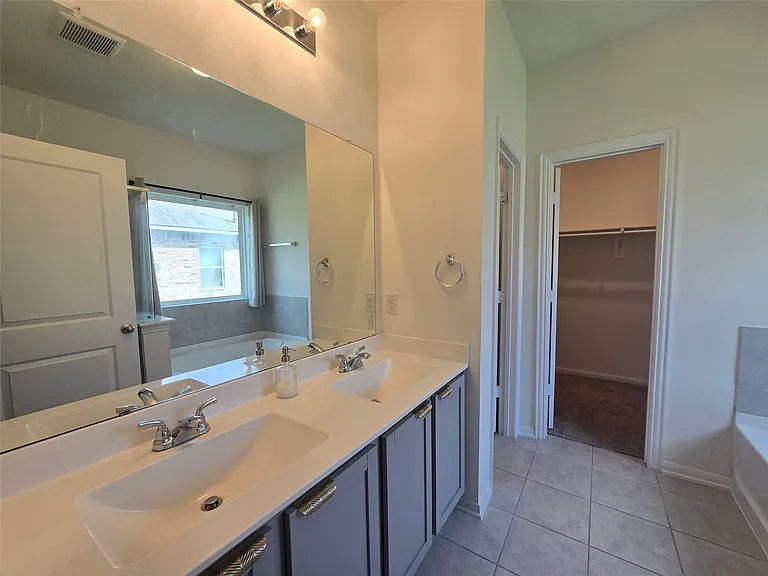 7318 Parkview Dr — Photo 12