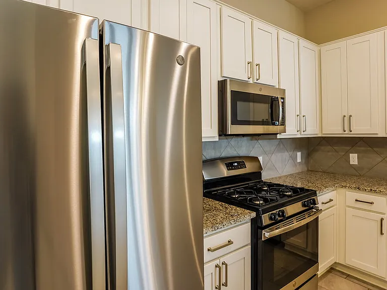 1902 Walnut Green Cir — Photo 8