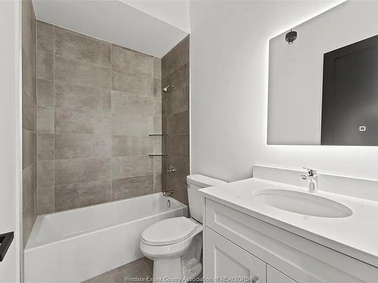 247 Brock St #201 — Photo 4