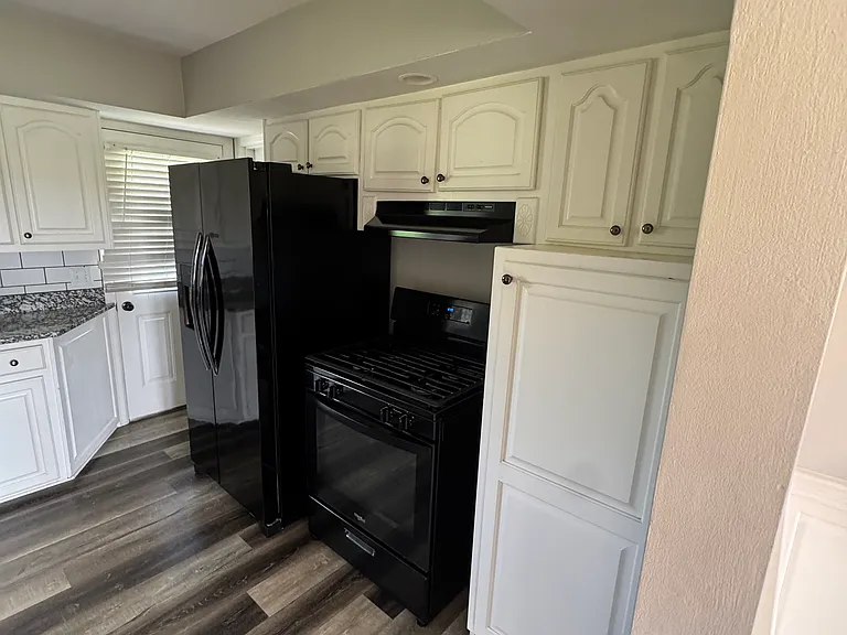 2040 Greensburg Rd — Photo 3