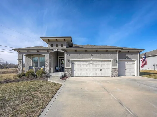 19004 Mahaffie St, Spring Hill, KS 66083