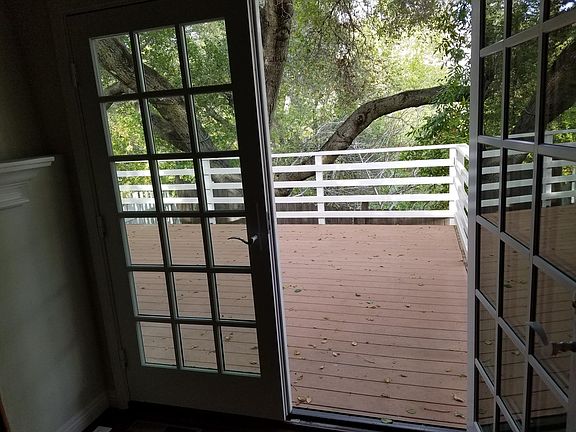 Cottage: Balcony
