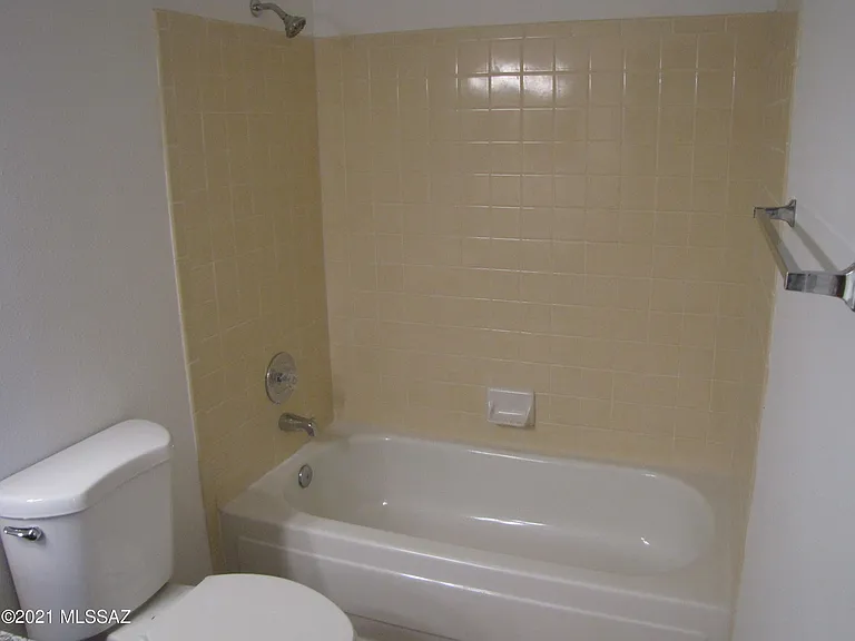 6625 E Golf Links Rd #15 — Photo 9