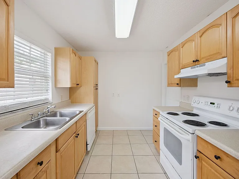 1105 N Rockingham Ave — Photo 8