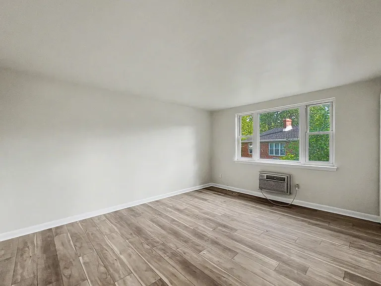 8 Midland Rd — Photo 13