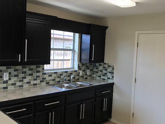 4th image of 2423 Munich St