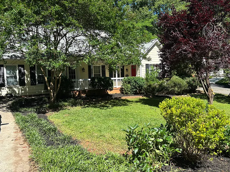 101 Inglewood Ct — Photo 2