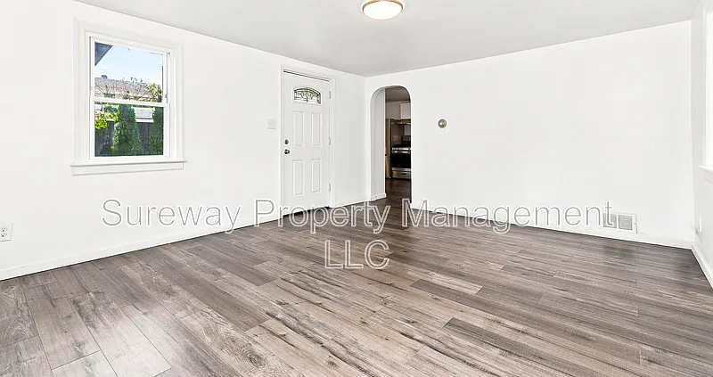 2 bed, 1.5 bath, 900 sqft, $1,900 — Photo 2