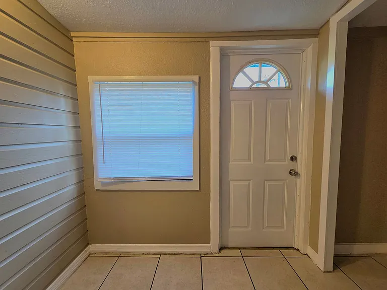2253 Golfview St — Photo 7