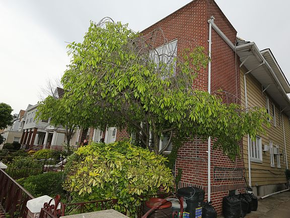 2nd image of 28 Bay 23 St