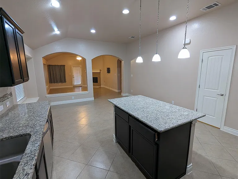 313 Summer Pointe Dr — Photo 9