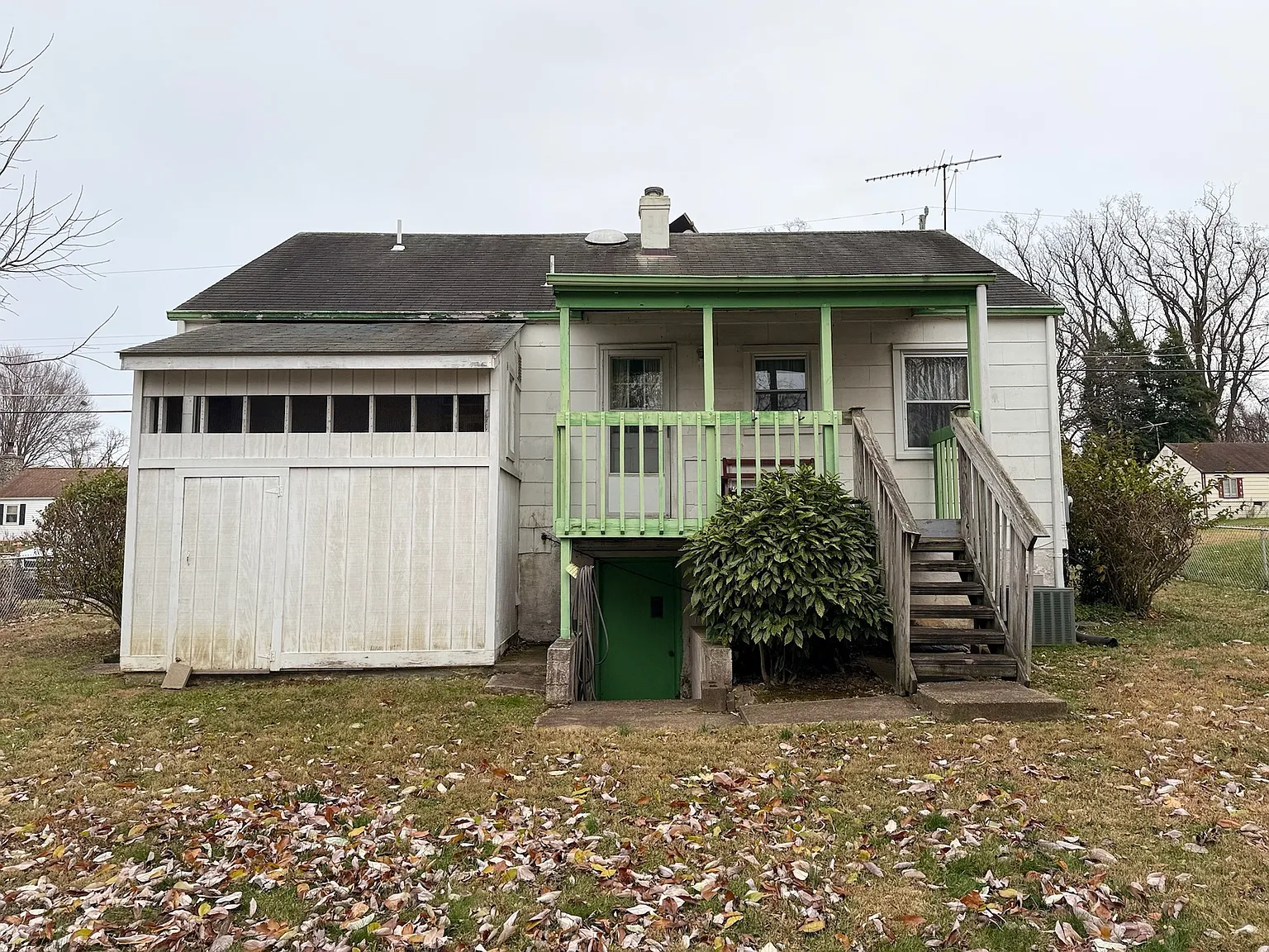 3 bed, 884 sqft, $2,400 — Photo 3