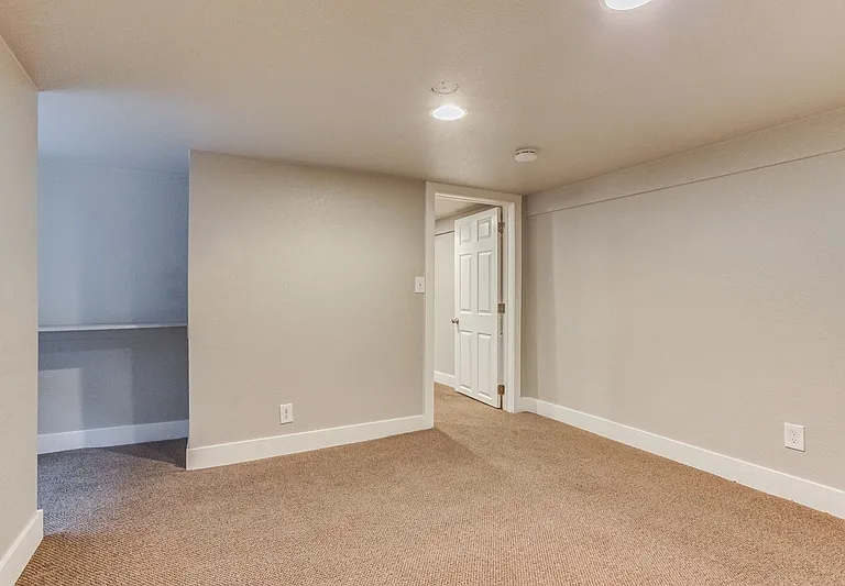 4435 N Clay St — Photo 30