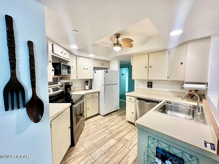 1 Oceans West Blvd #4B5 — Photo 13