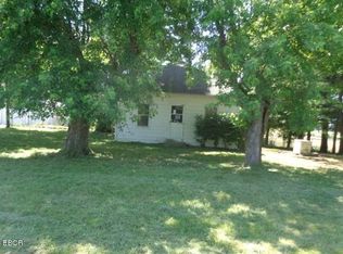 8445 Battleford Rd, Stonefort, IL 62987