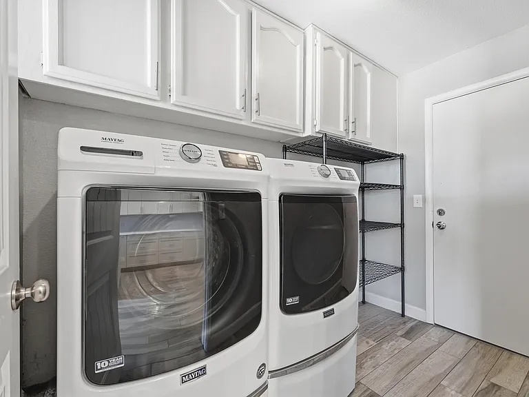 932 W Julie Dr — Photo 31