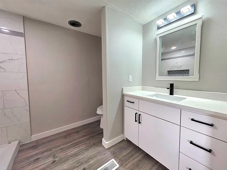 310 Paddock St #6 — Photo 8