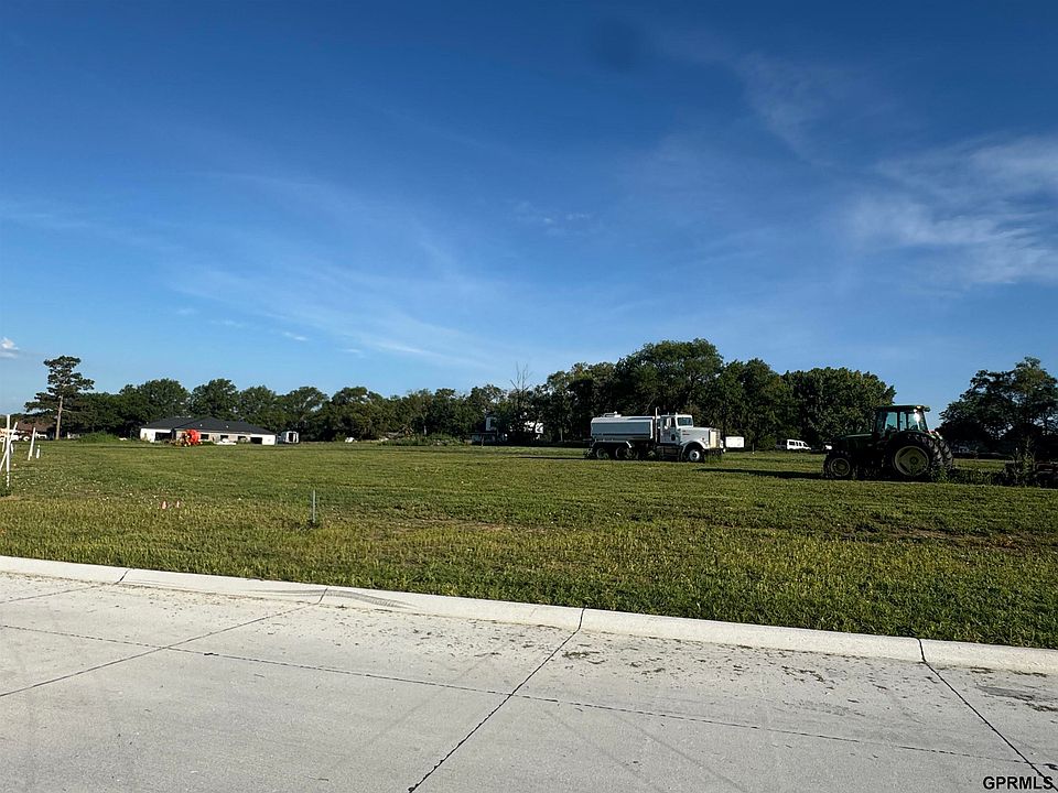 2nd image of 1920 Willow Ln