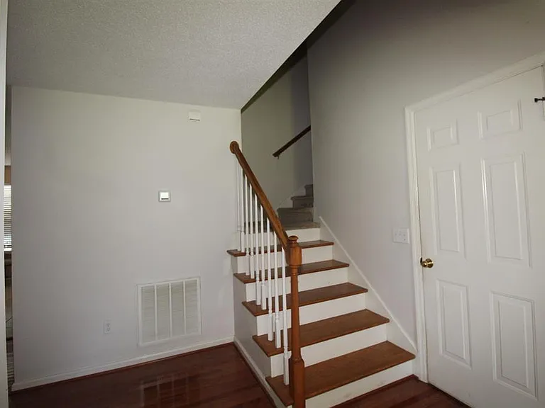 107 Dungannon Ct — Photo 12