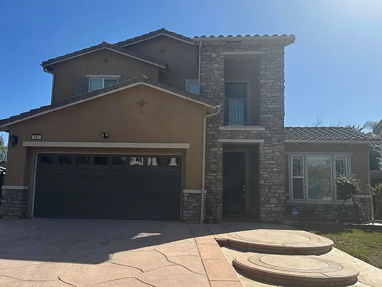 361 Cottages Ct — Photo 1