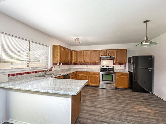 5th image of 3852 Seven Gables St