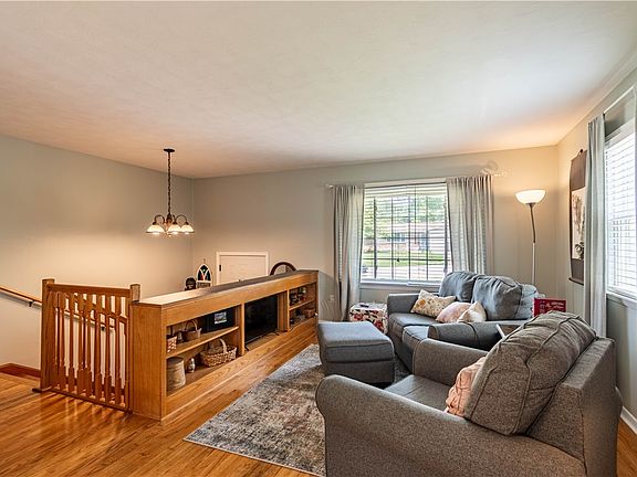 5th image of 3401 N Christine Dr