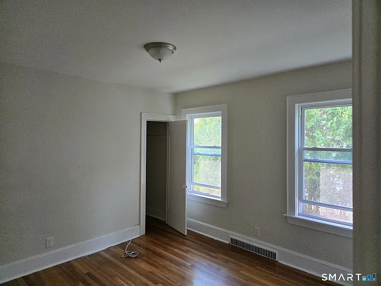 921 Cooke St — Photo 9