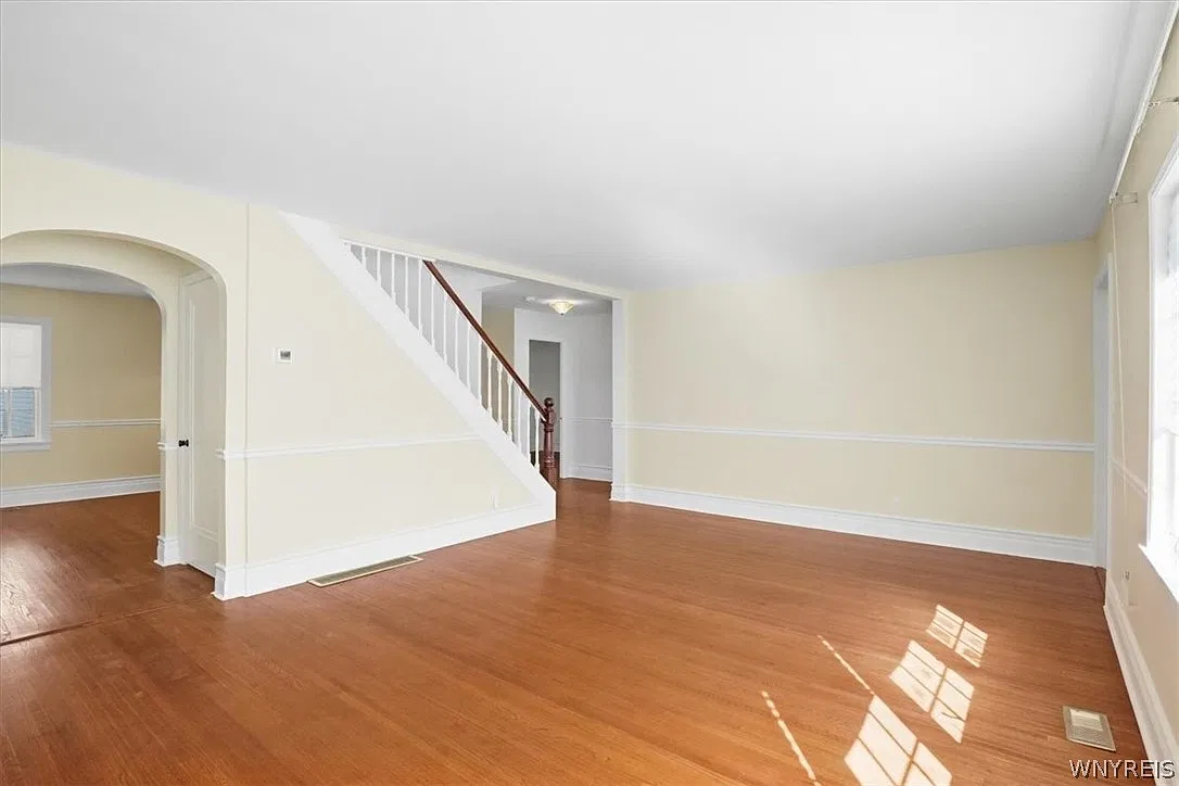 3 bed, 2.0 bath, 2461 sqft, $4,500 — Photo 4