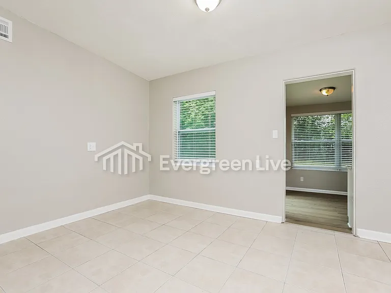 918 Hacienda Ct — Photo 4