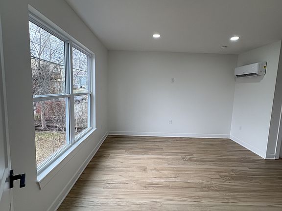 3rd image of 4206 Pearl St #B