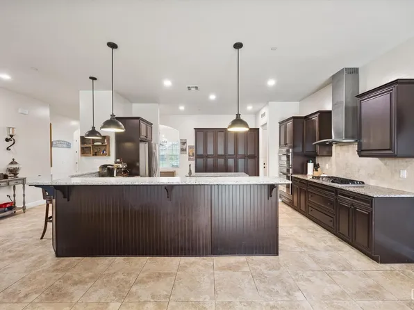 9321 Riviera Del Sol Dr, Bakersfield, CA 93314
