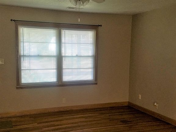 4th image of 300 W Summey Ave