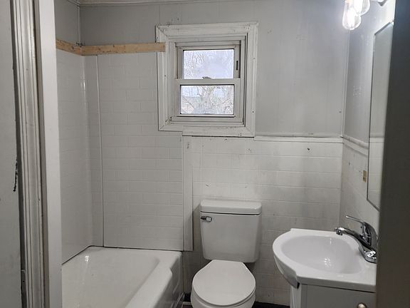 2nd image of 1811 Park St