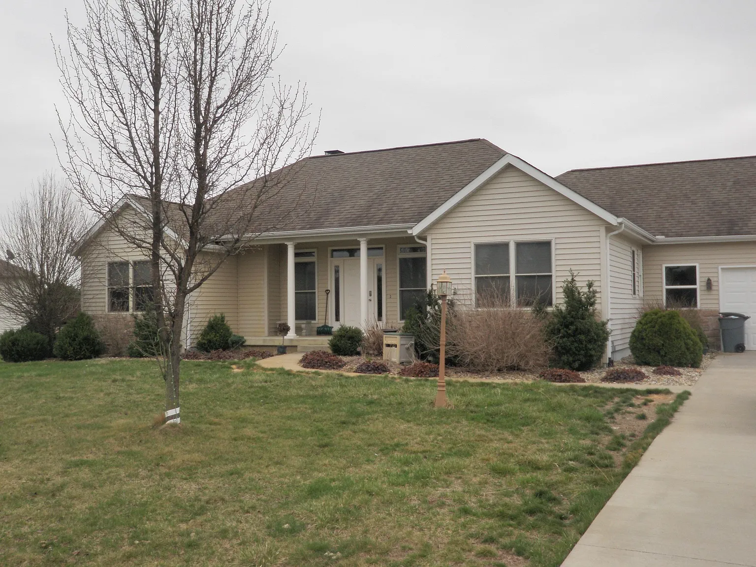 2533 E Lapoint Dr photo 1