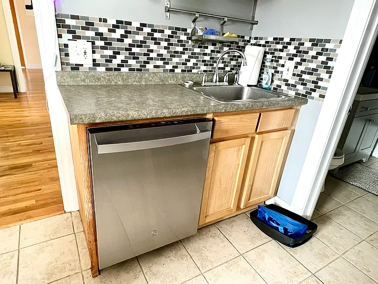 9 Cleeve St #3 — Photo 11