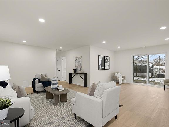 4th image of 2025 Greengage Rd