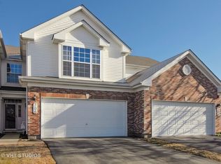 706 Stuarts Dr #706, St Charles, IL 60174