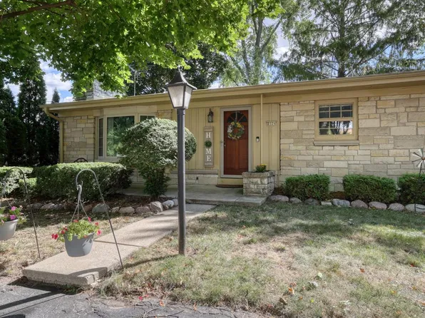 2326 North 120th STREET, Wauwatosa, WI 53226