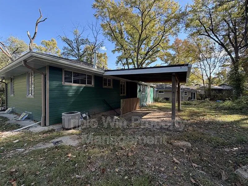 4 bed, 2.0 bath, 855 sqft, $1,500 — Photo 4