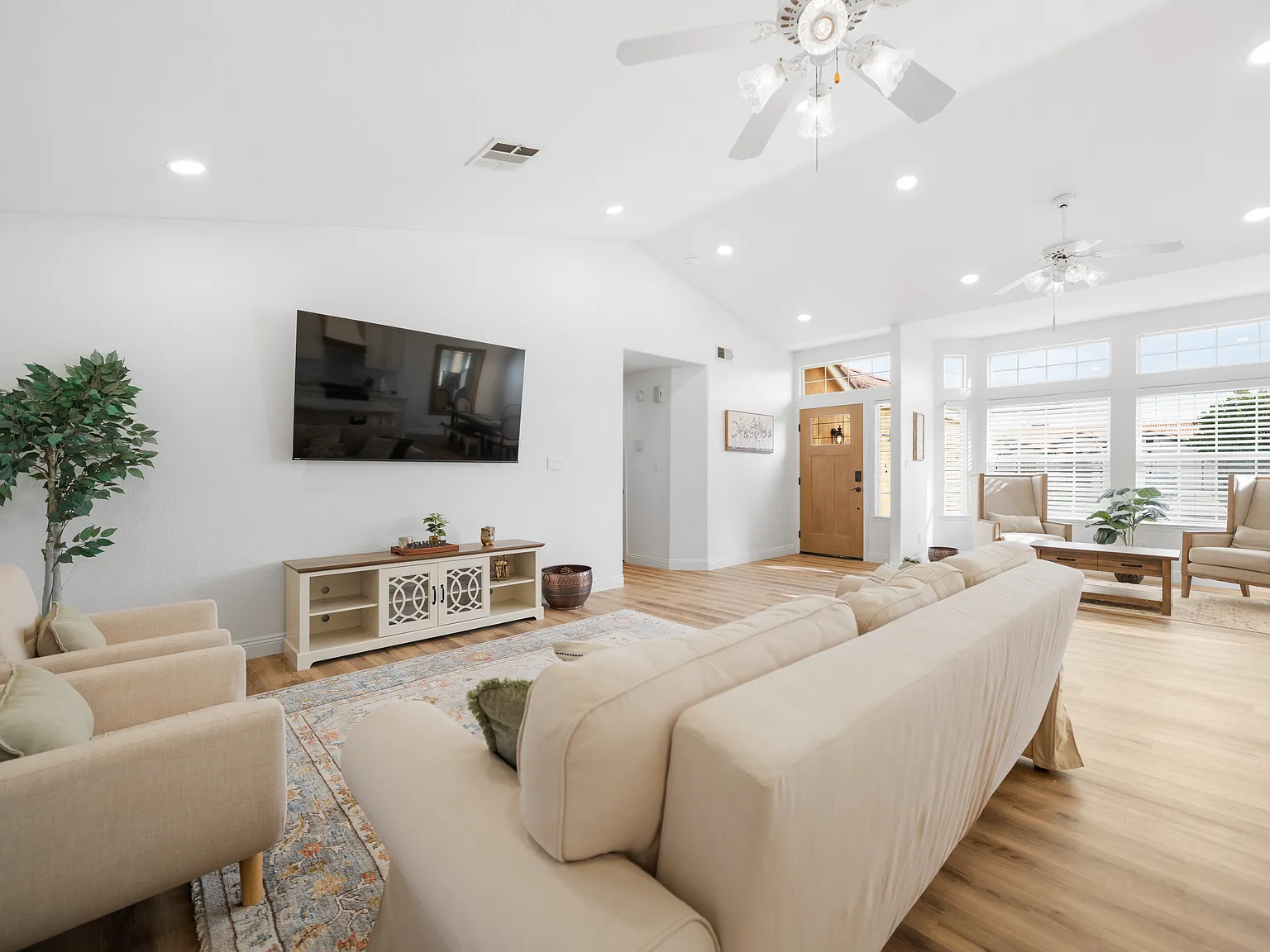 4 bed, 1825 sqft, $2,995 — Photo 4
