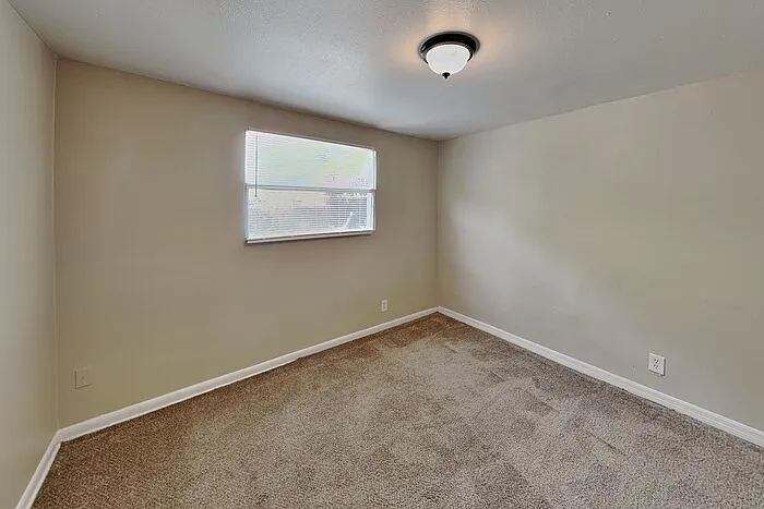 1918 E Noel St — Photo 12