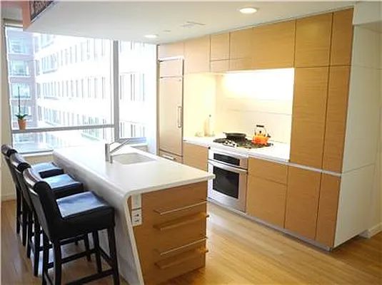 Sold by R New York | media 28