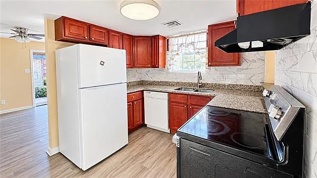 2 bed, 1.5 bath, 1000 sqft, $1,200 — Photo 3